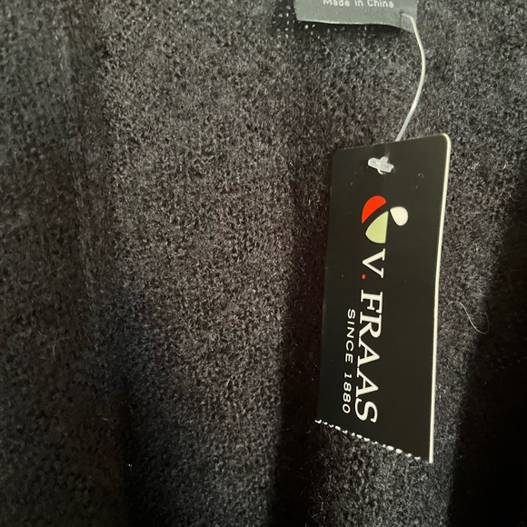 V FRAAS Plaid Ruana Black/Red/White - Picture 5 of 6